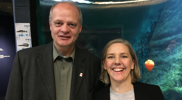 Foto på kommunalråd Jan-Olof Johansson och miljöminister Karolina Skog.